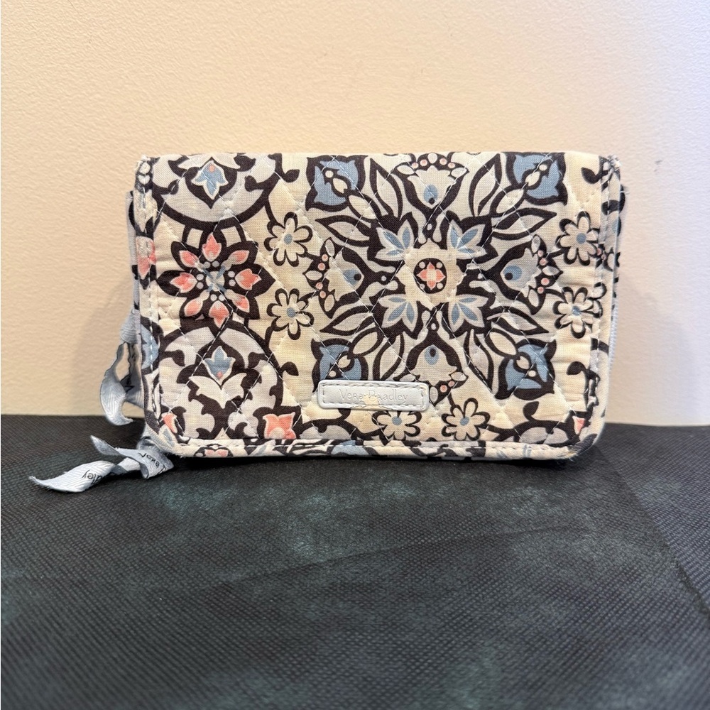 🔥Vera Bradley Blue Floral Quilted Wristlet Wallet EuC🔥